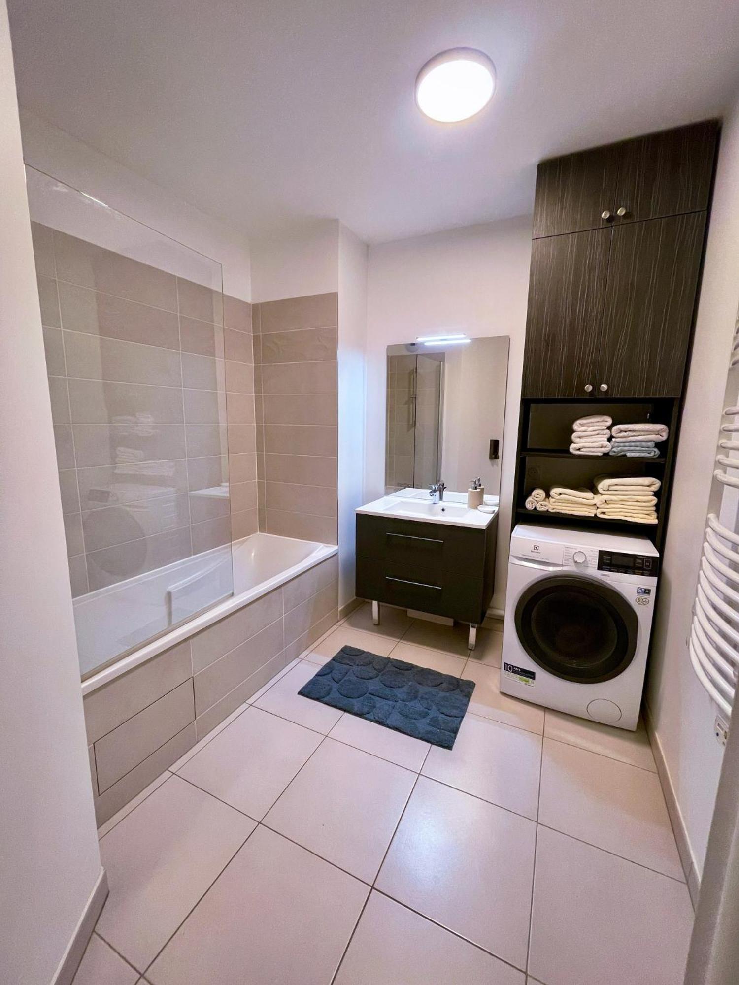 Grand Appartement Clichy Exterior photo